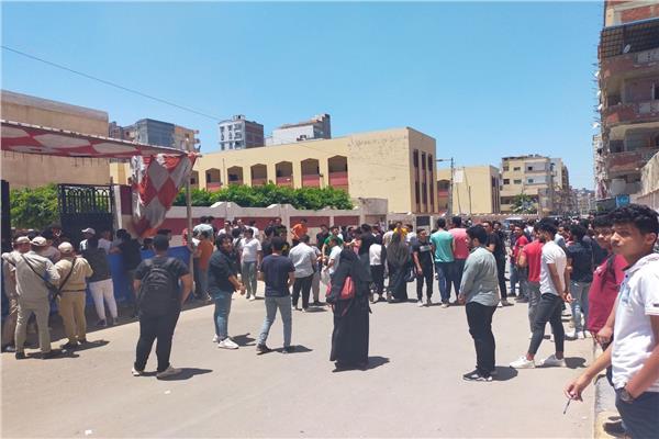 فرحة طلاب الثانوية العامة بالبحيرة.. لسهولة مادتى التربية الدينية والتربية الوطنية