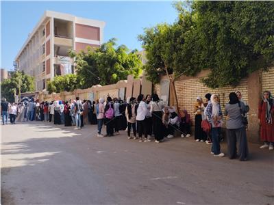 وسط حالة من الهدوء انتظام امتحانات الثانوية العامة فى يومها الأول بالبحيرة 