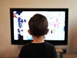   دراسة.. عنف اﻹعلانات التليفزيونية تكون شخصية الطفل   