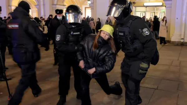 روسيا: اعتقال 116 شخصا خلال عملية أمنية للحد من الأسلحة غير الشرعية