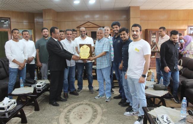 مباردة «ادرس في مصر» .. رئيس جامعة جنوب الوادي يلتقي بالطلاب الوافدين