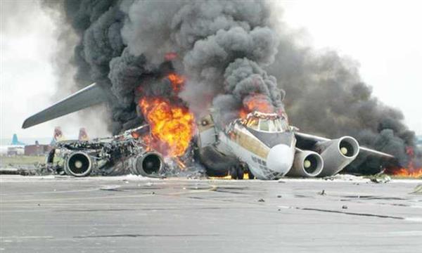 حريق هائل فى طائرة ركاب بـ مطار أمريكى