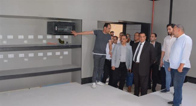 محافظ البحيرة يتفقد غرفة IT room بالديوان العام  