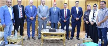 رئيس جامعة بنى سويف يستقبل محكمي مشروعات تخرج طلاب قسم الصحافة بكلية الإعلام 