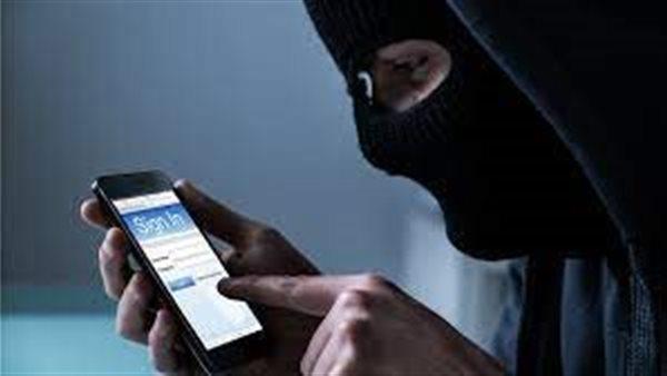 استشاري معلومات يكشف طرق اختراق الهاتف المحمول