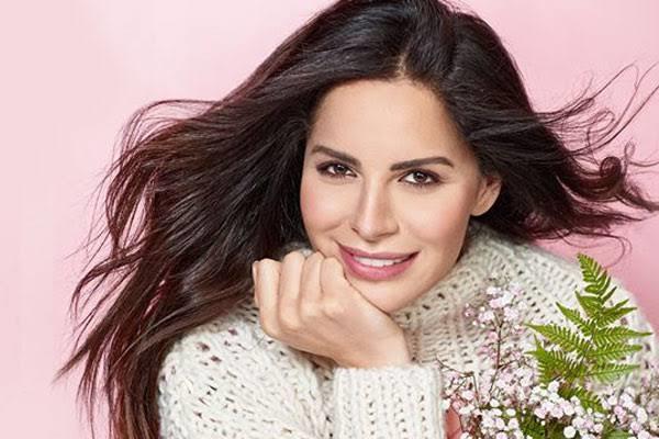 بعد اعتزالها الفن ... أول ظهور لـ آمال ماهر