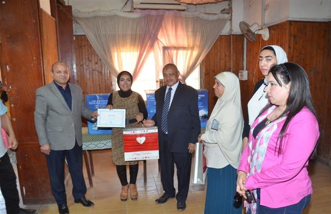 بنى سويف تسلم شهادات اجتياز البرنامج التدريبي للسيدات على مهن الخياطة والحرف اليدوية