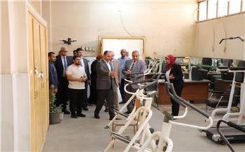 رئيس جامعة الأزهر يتفقد الملاعب والصالات الرياضية بفرع البنات