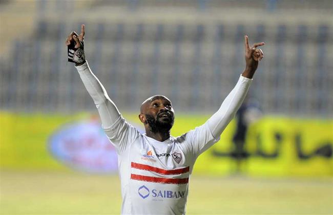 شيكابالا يرزق بـ «نوح» أثناء الشوط الثانى من مباراة الزمالك والبنك الأهلى