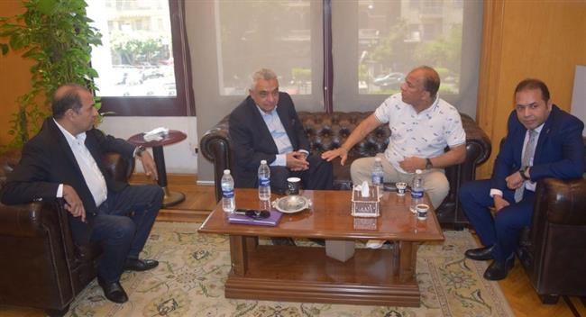 لجنة الجمارك بغرفة القاهرة تبحث سبل جديدة لضبط السوق