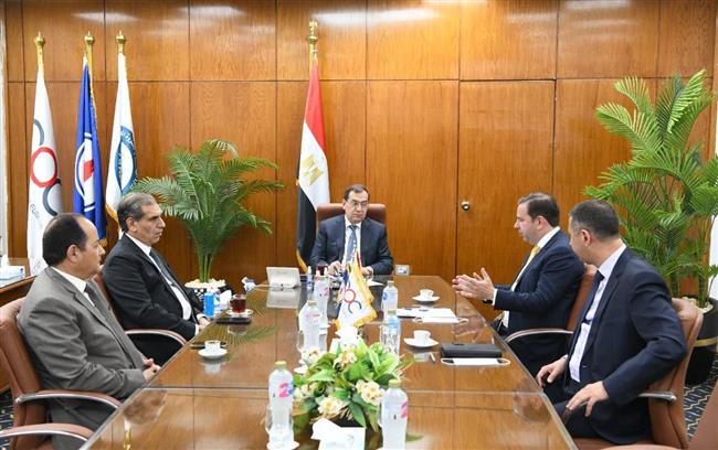 مباحثات مشتركة بين شل العالمية ووزارة البترول في مجالات البترول والغاز