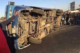 إصابة 12 شخصا بحادث سير على طريق السخنة