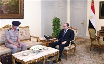   الرئيس السيسى يستقبل القائد العام للقوات المسلحة وزير الدفاع والإنتاج الحربى