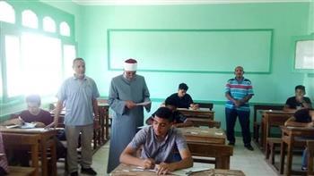 «خضر» يتفقد امتحانات الثانوية الأزهرية بمجمع لجان معاهد طور سيناء
