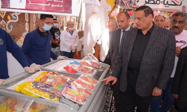 محافظ البحيرة يفتتح معرض للمواد الغذائية واللحوم بايتاي البارود إستعدادا لعيد الأضحى المبارك