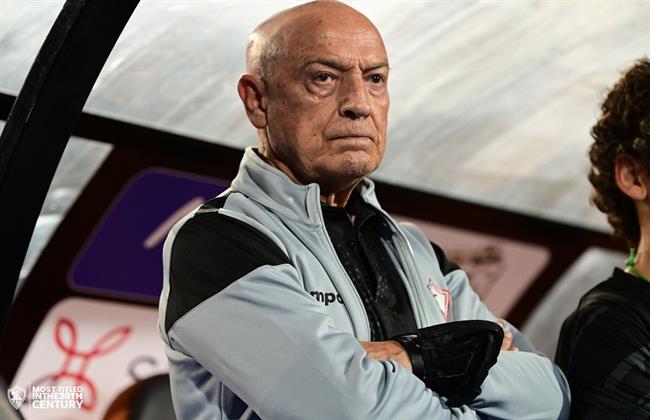 "فيريرا" يعقد جلسة مع لاعبي الزمالك