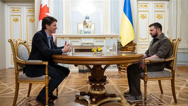 "زيلينسكي" يشكر ترودو على دعم كندا المالي والشامل لأوكرانيا
