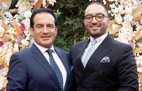 ‎نجل الفنان محمد ثروت يطمئن الجمهور على والده بعد إجراء عملية جراحية 