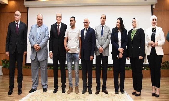 محافظ بورسعيد: موقع المحافظة المتميز يجعلها مركزا صناعيا ولوجيستيا لنفاذ الصادرات المصرية