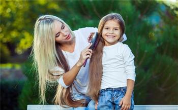   وصفات طبيعية لتطويل شعر طفلتك