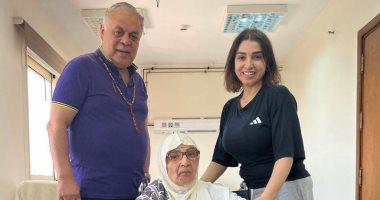 روجينا تكشف تفاصيل إجراء عملية جراحية دقيقة لوالدتها