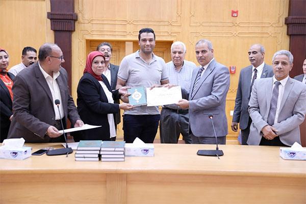 رئيس جامعة الأزهر يشارك في احتفالية يوم الوفاء ويقدم التهنئة للجنة النقابية الجديدة