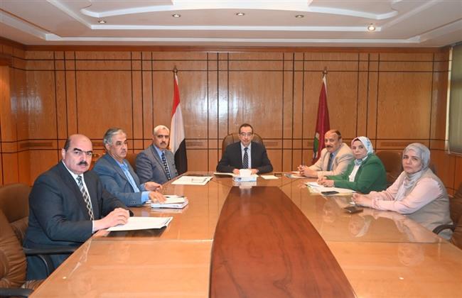 جامعة الفيوم: اجتماع اللجنة العليا لمشروع التنور المجتمعي «محور محو الأمية»