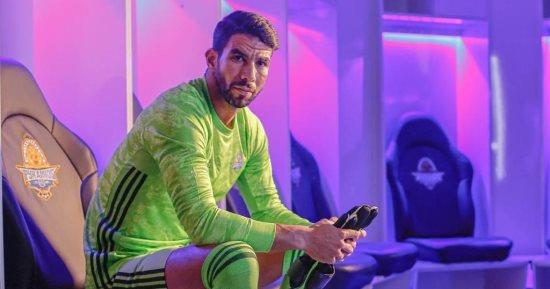 الإجهاد وراء استبعاد شريف إكرامي من مباراة إنبي 
