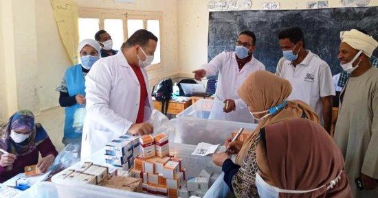 الكشف على 796 مواطنا في قوافل حياة كريمة ببسيون 