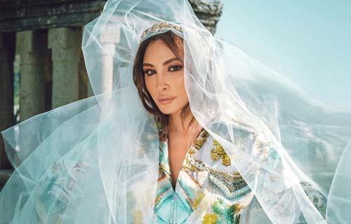 اليسا بطرحة الزفاف:  "لا شيء يعلو فوق لبنان"