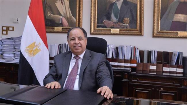 وزير المالية يستعرض الجهود المبذولة لإحكام السيطرة على المنافذ الجمركية