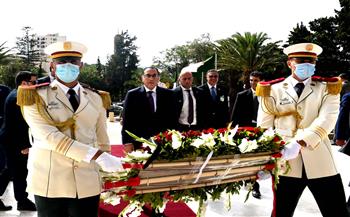   رئيس الوزراء يزور مقام الشهيد بالعاصمة الجزائرية