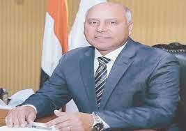 وزير النقل ينقل تعزية الرئيس السيسي لأبناء ضحية حادث قطار بضائع البحيرة ويقرر صرف 50 ألف جنيه إعانة
