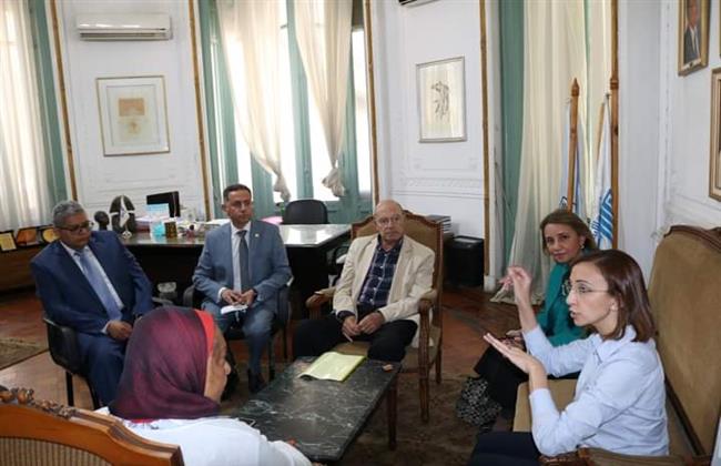 طلاب عمارة بكلية الفنون الجميلة يعرضون مشروعاتهم أمام وفد محافظة الإسكندرية