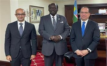   سفير مصر لدى جنوب السودان يناقش العلاقات الثنائية مع وزير شئون الرئاسة