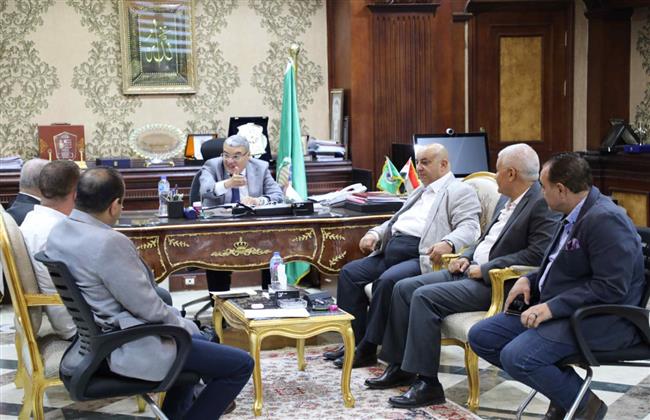 استجابة للأهالي.. محافظ المنيا يوافق على إنشاء كوبري مشاة على المزلقان البحري