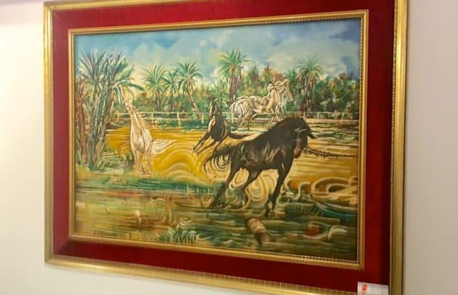 فنان مصري يرسم لوحتين تشكيليتين تقديرا لمملكة البحرين