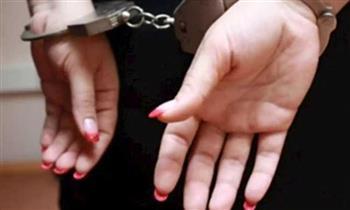 علاقة غير شرعية جعلت الأم تلقي طفلتها في الشارع