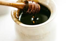   ٩ فوائد مهمة للعسل الأسود .. تعرفى عليها