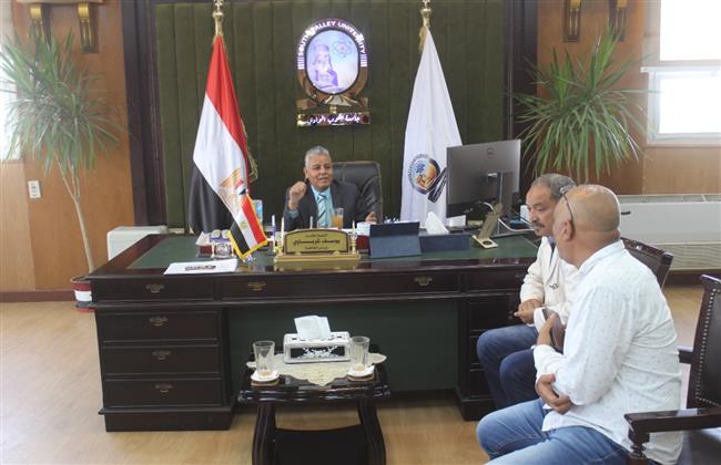 رئيس جامعة جنوب الوادي يستقبل اعضاء مجلس نقابة العاملين بالجامعة