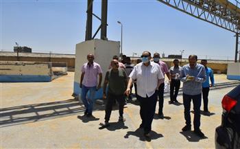   محافظ أسيوط يفاجىء العاملين بمطاحن مصر الوسطى بنزلة عبد اللاه 