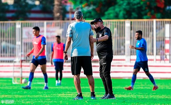 استعداداً لمواجهة الداخلية.. «فيريرا» يلقي محاضرة فنية على لاعبي الزمالك