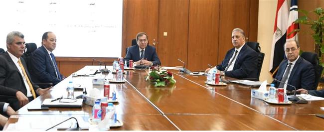 وزير البترول يتابع منظومة تأمين إمدادات الوقود وتوافرها محلياً