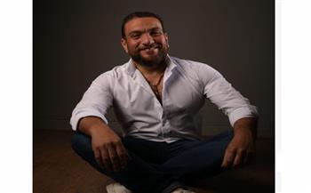لأول مرة.. السيناريست أحمد صبحي يطرح كتابا كوميديا ساخرا بالأسواق 