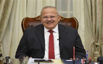   رئيس جامعة القاهرة يستعرض تقريرًا عن مشروعات التطوير بـ«القومي للأورام»