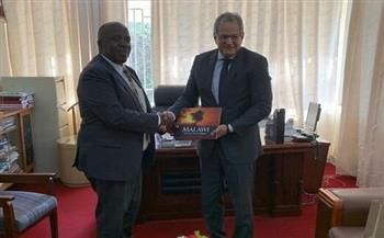   سفير مصر في ليلونجوي يلتقي وزير الشباب والرياضة بمالاوي