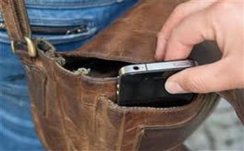 ضبط شخص بالقاهرة لسرقة الهواتف المحمولة من المواطنين 
