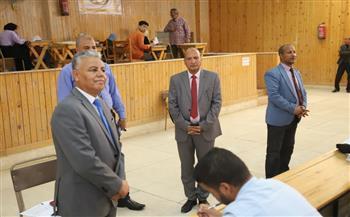 "غرباوى" يطمئن على مستوى الامتحانات بكليتى التجارة والإعلام بقنا