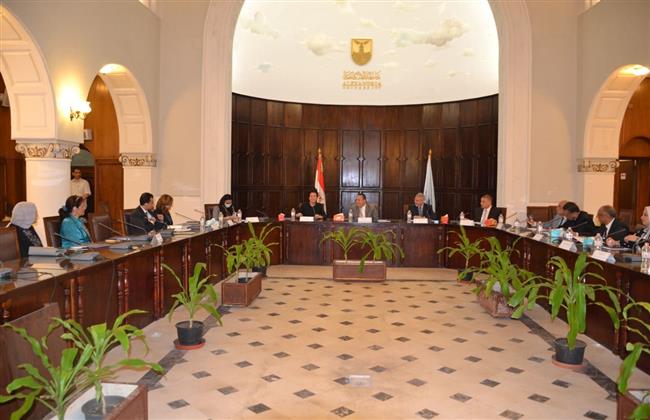 رئيس جامعة الإسكندرية يستقبل وفد هيئة الفولبرايت الأمريكية