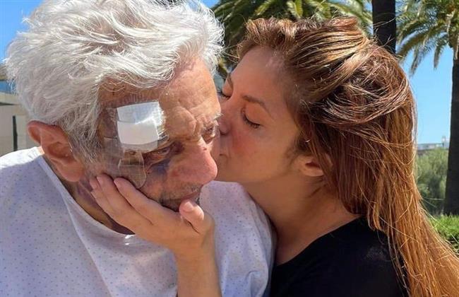 بالفيديو.. شاكيرا تطمئن جمهورها على حالة والدها الصحية